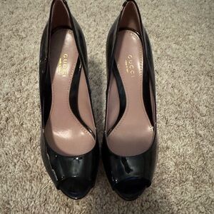 Authentic New Gucci Glossy Black Peep-Toe Heels